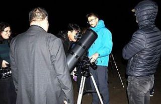 Köyceğiz’de öğrenciler Ay’ı teleskopla inceledi