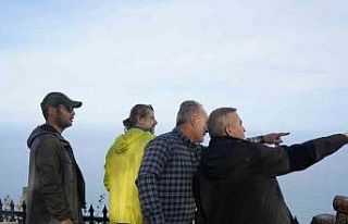 Köylülerin yaptığı teras manzarasıyla ziyaretçileri...