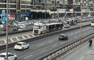 Küçükçekmece’de metrobüs yangını