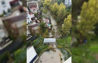 Küçükçekmece’de site otoparkını su bastı