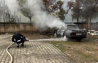 Kurtalan’da araç alev topuna döndü
