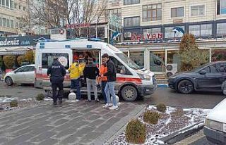 Kuruyemişçi deposunda çıkan yangında 4 kişi...