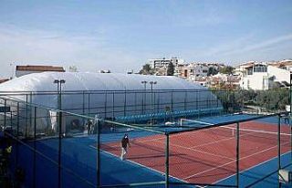 Kuşadası Tenis Kulübü’nde ’balon kort’ yapımı...