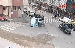 Kütahya’da kuryeye yaya geçidinde otomobil çarptı