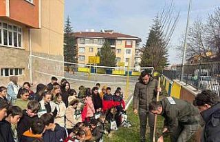 Kütahya’da öğrenciler fidanları toprakla buluşturdu