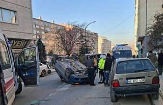 Kütahya’da park halindeki araçlara çarpan otomobil...