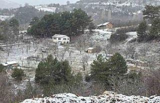 Kütahya’nın yüksek kesimleri mevsimin ilk karıyla...