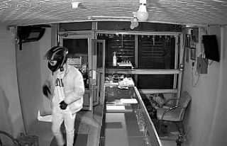 Kuyumcudan 5-6 kilo altın çaldılar, parasıyla...