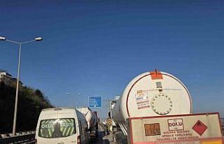 LPG yüklü tanker otomobile çarptı, facianın eşiğinden...