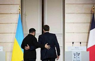 Macron: "Toprak meselelerini tartışabilecek...