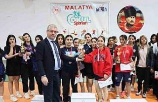 Malatya’da badminton ve futsal il şampiyonları...