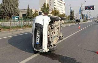 Malatya’da hafif ticari araç ile otomobil çarpıştı:...