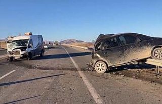 Malatya’da minibüs ile otomobil çarpıştı: 1’i...