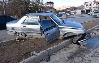 Malatya’da temizlik aracı ile çarpışan araç...