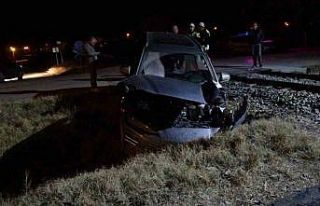 Malatya’da yük treni hemzemin geçitte otomobile...