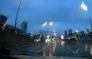 Maltepe’de minibüsün devrildiği anlar kamerada