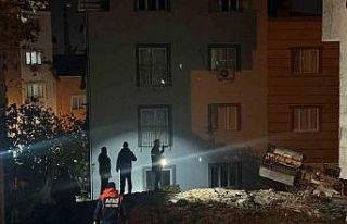 Manisa’da çatlak oluşan iki bina tahliye edildi