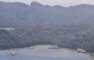 Marmaris’te 3 tekne karaya oturdu