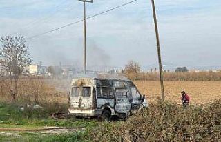 Mersin’de minibüs yangını