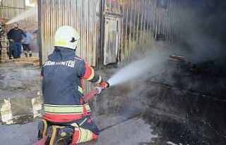 Mersin’de palet imalathanesinde çıkan yangın...