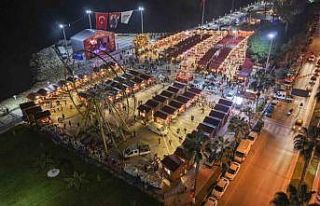 Mersin’de Yılbaşı Pazarı ışıl ışıl coşkuyla...