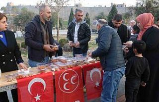 MHP Sur teşkilatından Regaip Kandili ikramı