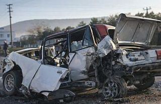 Milas’ta zincirleme kaza, Tofaş araç teneke kutu...