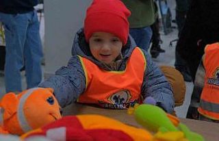 Minik ellerden, büyük destek eli