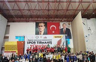 Minik sporcular şampiyonluk için tırmandı