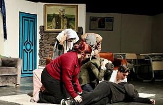 "Modem sustu, ev konuştu" tiyatro oyunu...