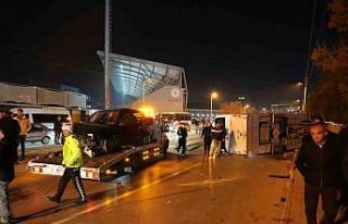 Niğde’de işçi servisi ile otomobil çarpıştı:...