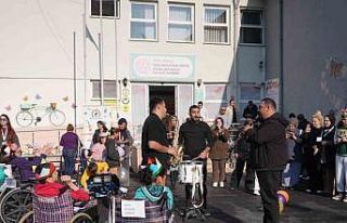 Okul bahçesi şenlik alanına döndü