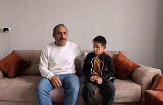 Okul müdürü, sinirlendiği öğrenciyi herkesin...