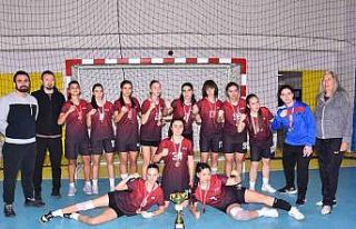 Okul Sporları Hentbol Yıldız Kızlar Müsabakaları...