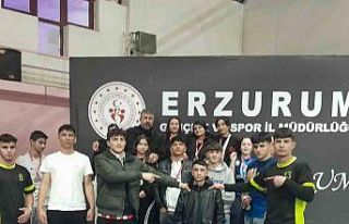 Oltulu liseliler bilek güreşinde rakiplerine geçit...