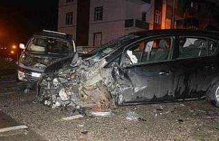 Ordu’da hafif ticari araç ile otomobil kafa kafaya...