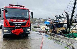 Ordu’da su alarak batma tehlikesi olan tekneye ekipler...