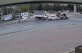 Ortalığın savaş alanına döndüğü kaza kamerada