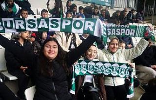 Osmangazili çocuklar Bursaspor coşkusunu tribünde...