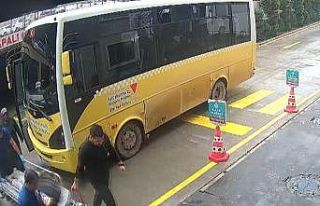 Otobüs şoförü bayılan çocuğu hastaneye yetiştirdi