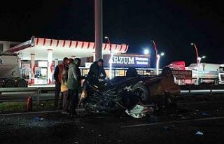 Otomobil tıra arkadan çarpıp takla attı: 1 ölü,...