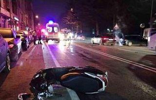 Otomobile çarpışan motosikletin sürücüsü hayatını...