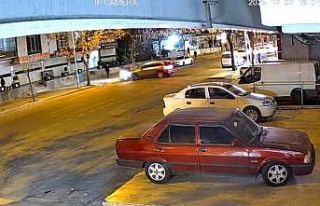 Otomobilin çarptığı motokurye yaralandı: Kaza...