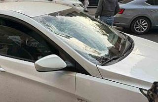 Otomobilin çarptığı yaya ağır yaralandı, sürücüler...