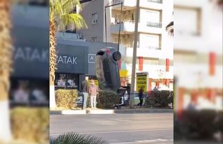 Otomobilin takla atıp ters döndüğü anlar kameraya...