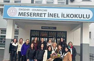 Oyuncu Sanem Yelez Akpınar, öğrenci velileriyle...