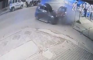 Park halindeki araca çarpan otomobildeki 4 kişi...