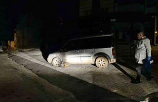 Park halindeki aracı benzin döküp ateşe verdi,...