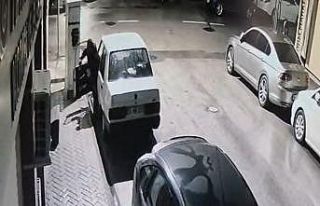 Park halindeki araçtan oto teyp çalan şüpheli...
