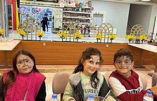 Patnoslu öğrenciler "Toti ile Poti" oyununu...